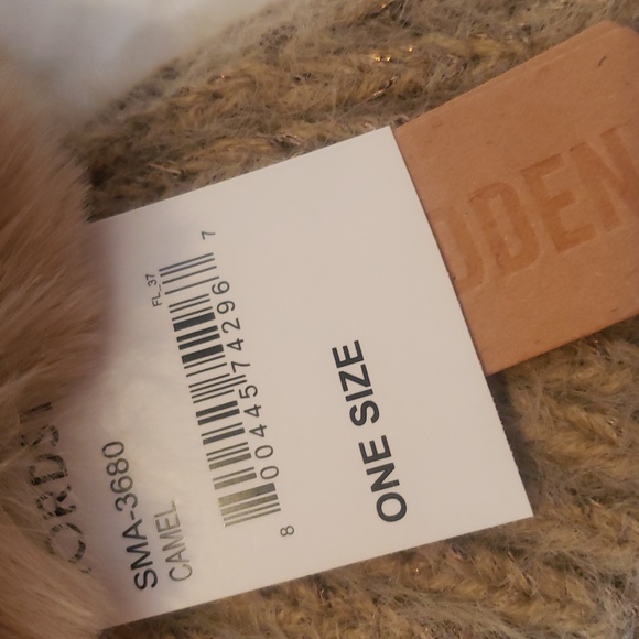 Steve Madden Beanie - Picture 3 of 4